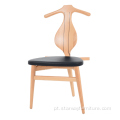 Cadeira de jantar de três pernas de madeira sólida de Hans Wegner